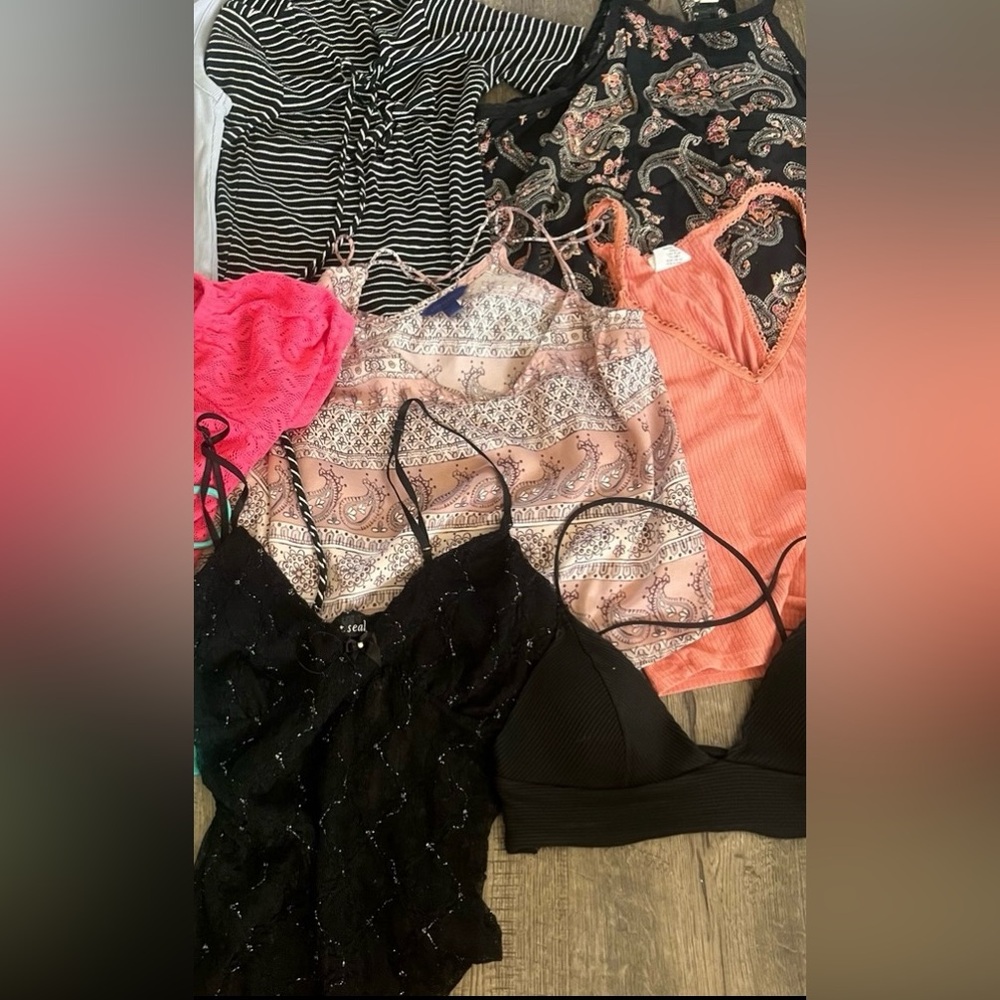 ‼️BUNDLE‼️-4/$8 Women’s Crop/Tank Tops Bundle- 4 Crop/Tank Tops for $8